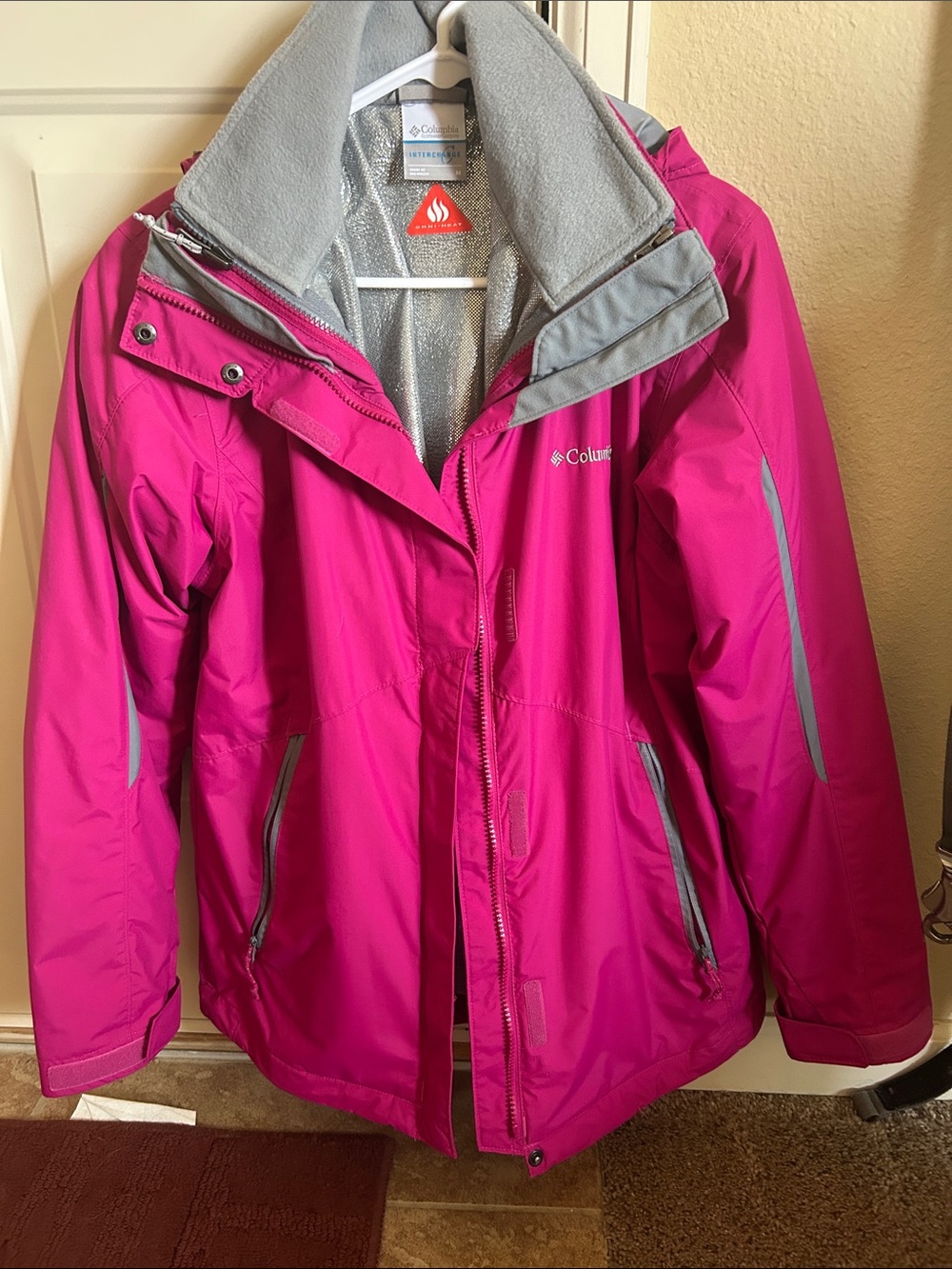 Columbia Women's Waterproof ski Shell Jacket with Gray zip out fleece liner